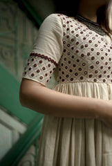 The off-white luckhnavi anarkali kurti (set of 2)