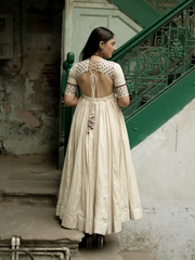 The off-white luckhnavi anarkali kurti (set of 2)