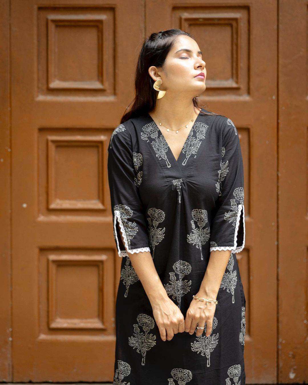 Premium pure-cotton exquisite print and lace work kurti-pant - Eraya