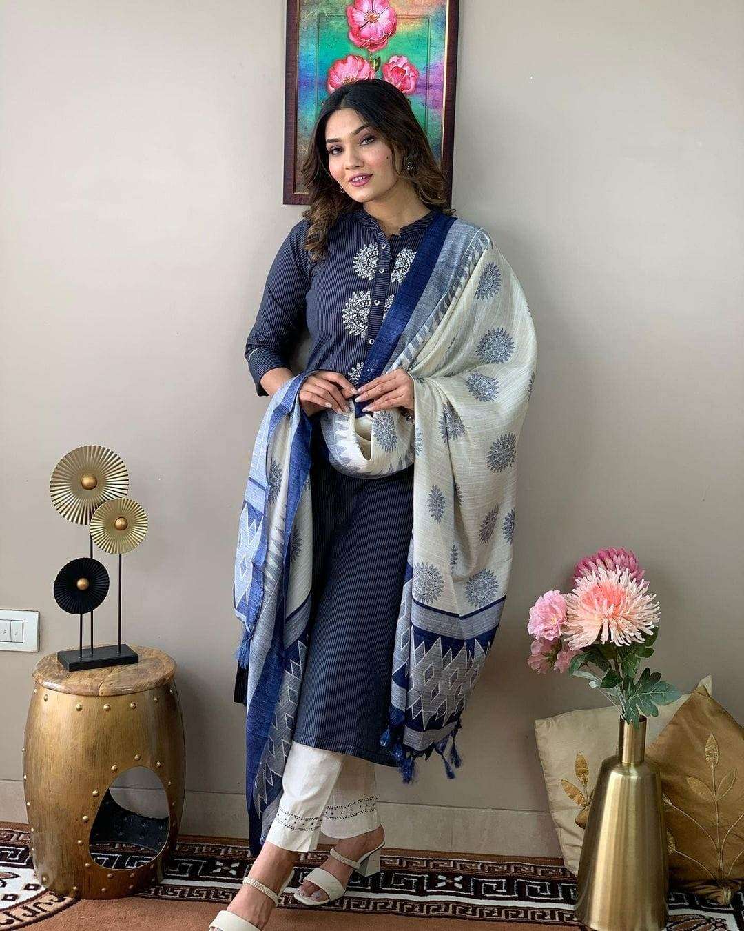 Top-notch handwoven cotton kantha suit set - Eraya