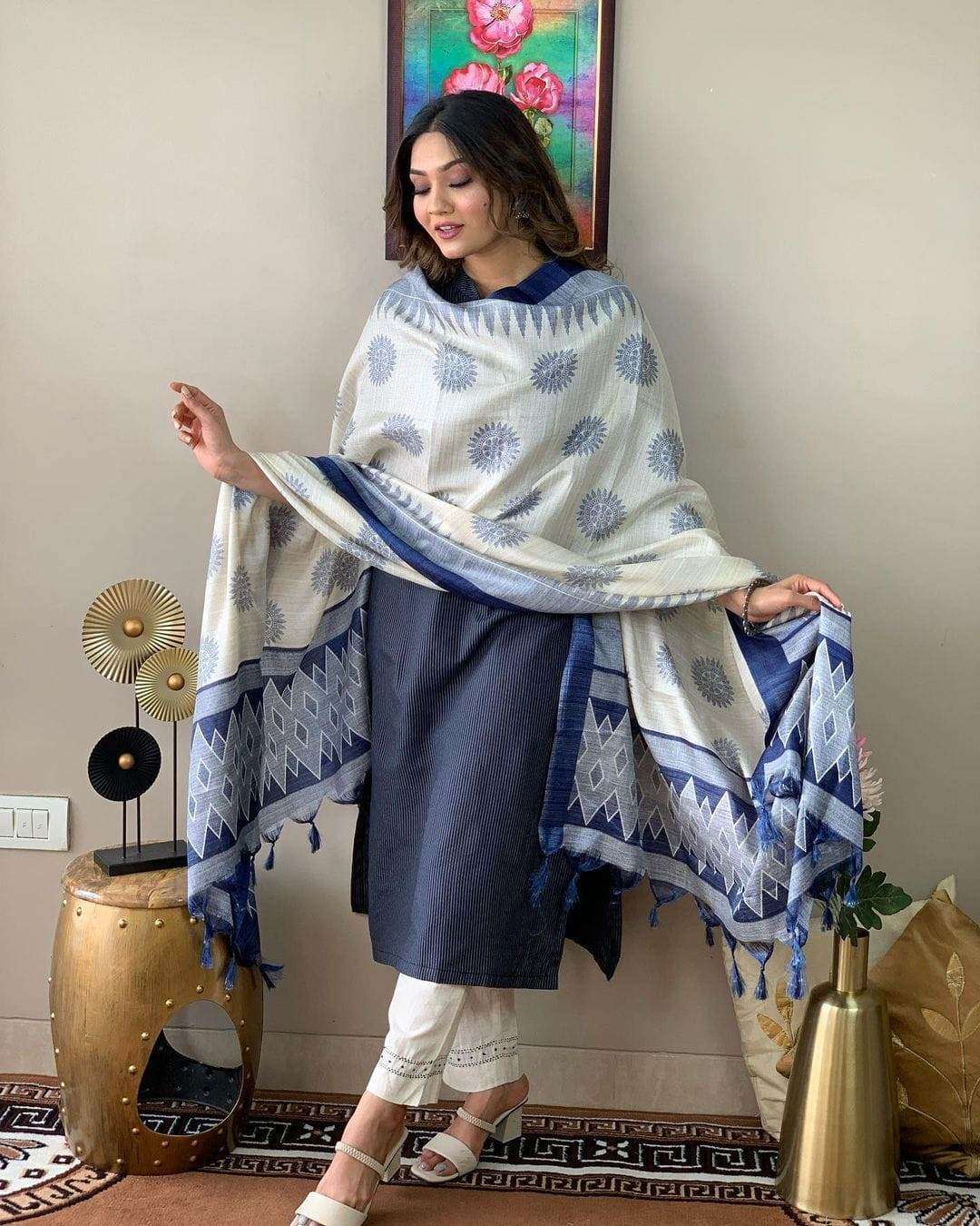 Top-notch handwoven cotton kantha suit set - Eraya