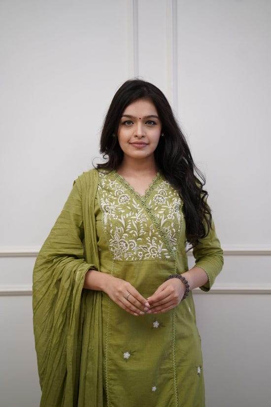 Heavy embroidered kurti-pant set with chiffon dupatta - Eraya