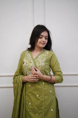 Heavy embroidered kurti-pant set with chiffon dupatta - Eraya