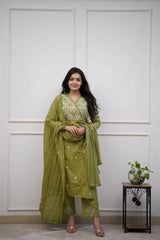 Heavy embroidered kurti-pant set with chiffon dupatta - Eraya