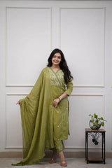 Heavy embroidered kurti-pant set with chiffon dupatta - Eraya