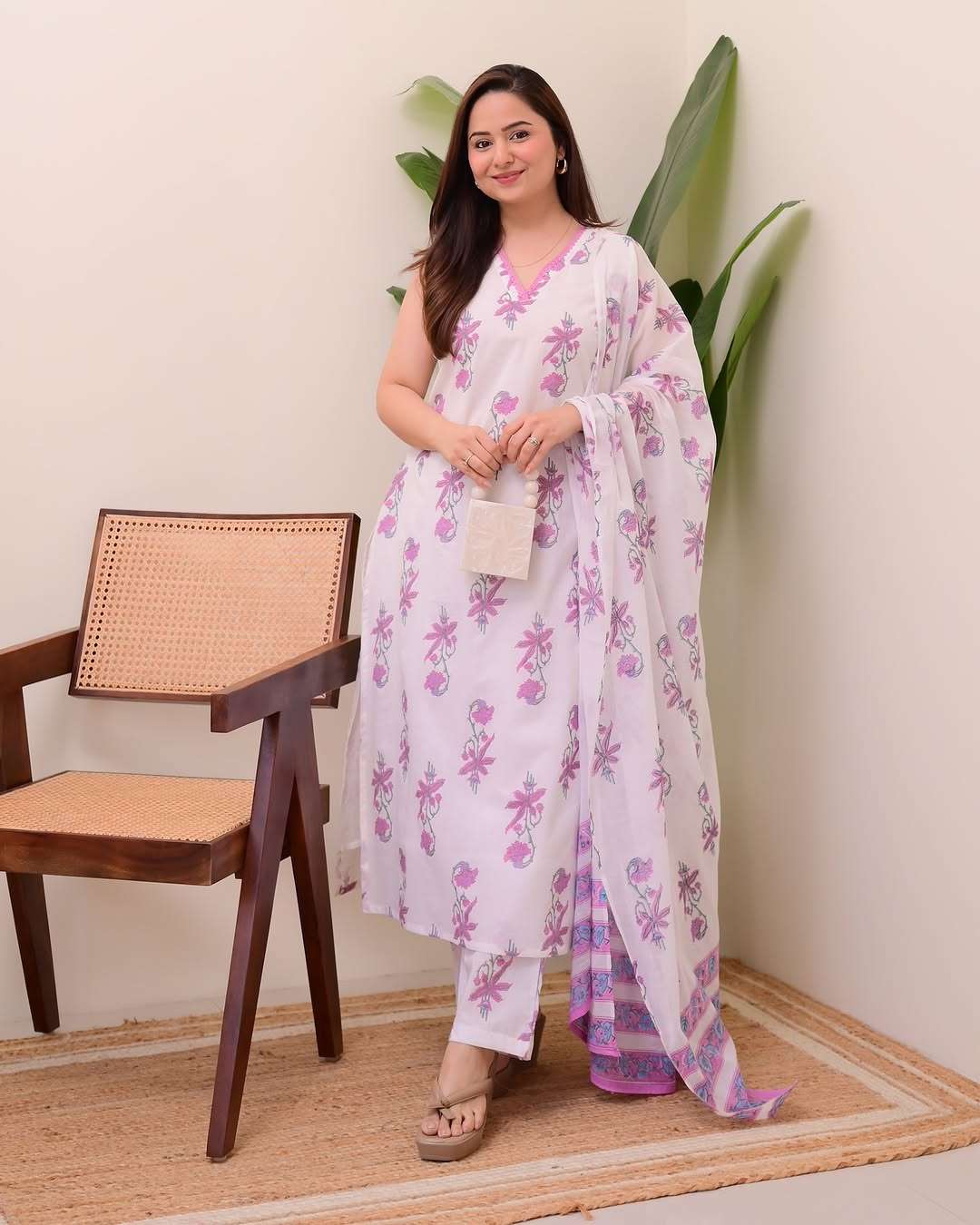 Beautiful floral printed cut-sleeves cotton kurti set