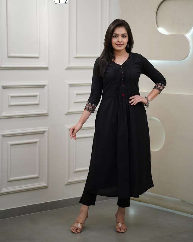 Designer sleeves cotton kurti with pintex work-set Eraya
