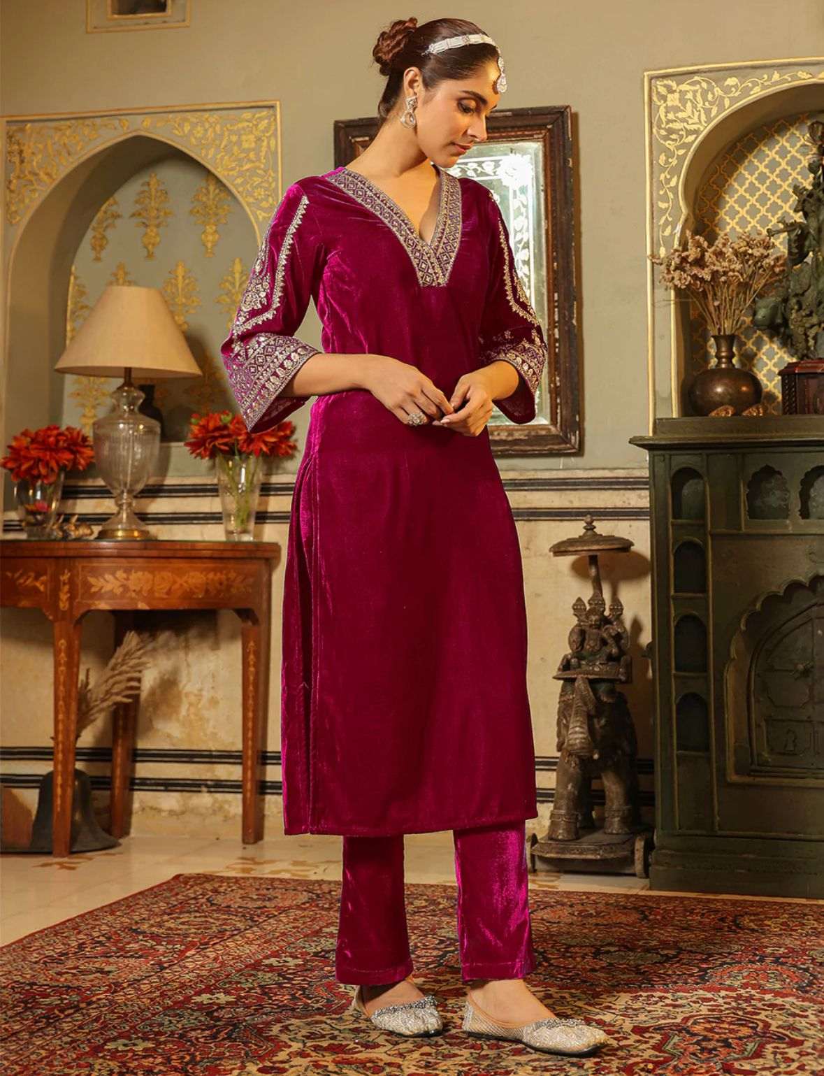 Beautiful velvet fabric designer kurta (set of 2)