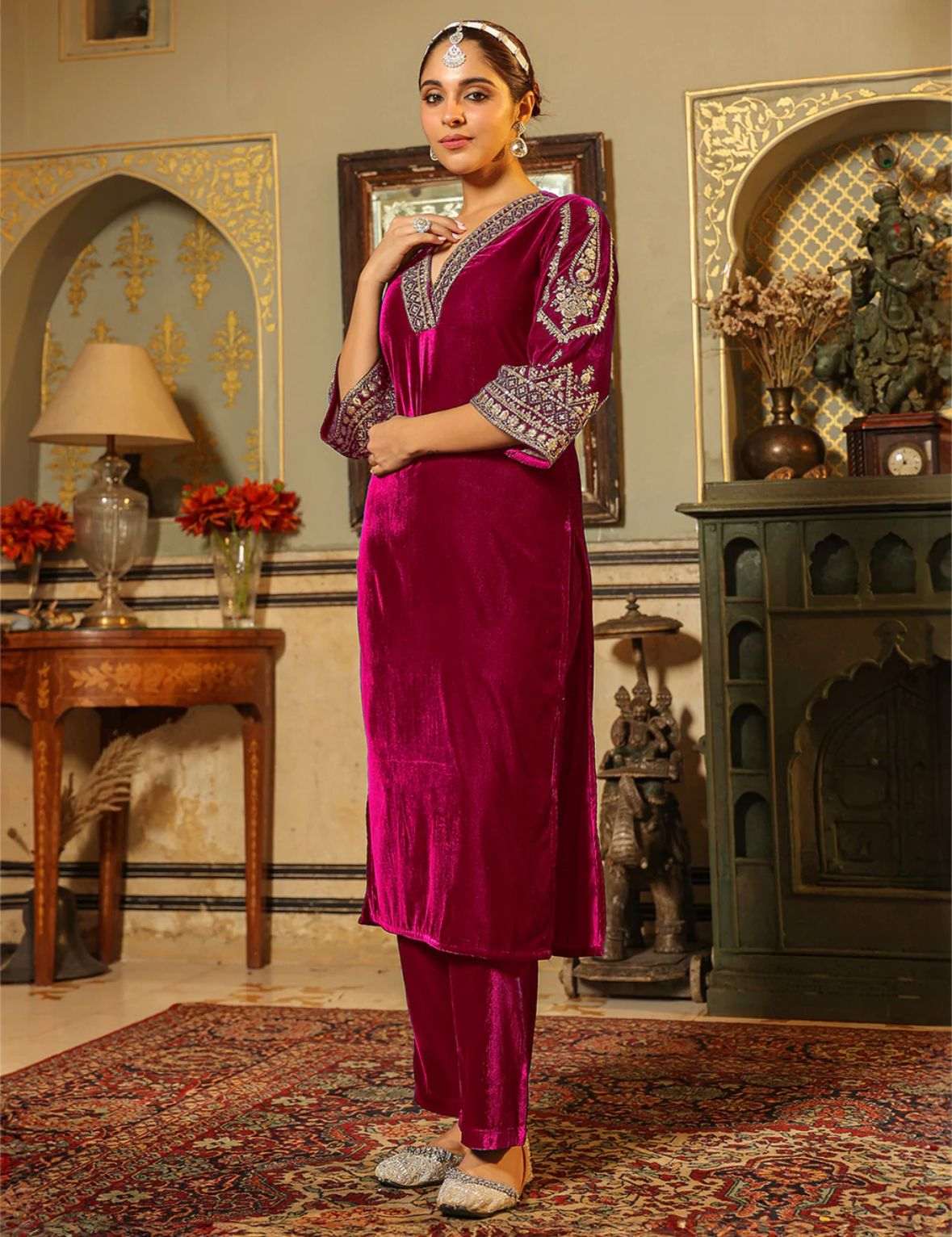 Beautiful velvet fabric designer kurta (set of 2)