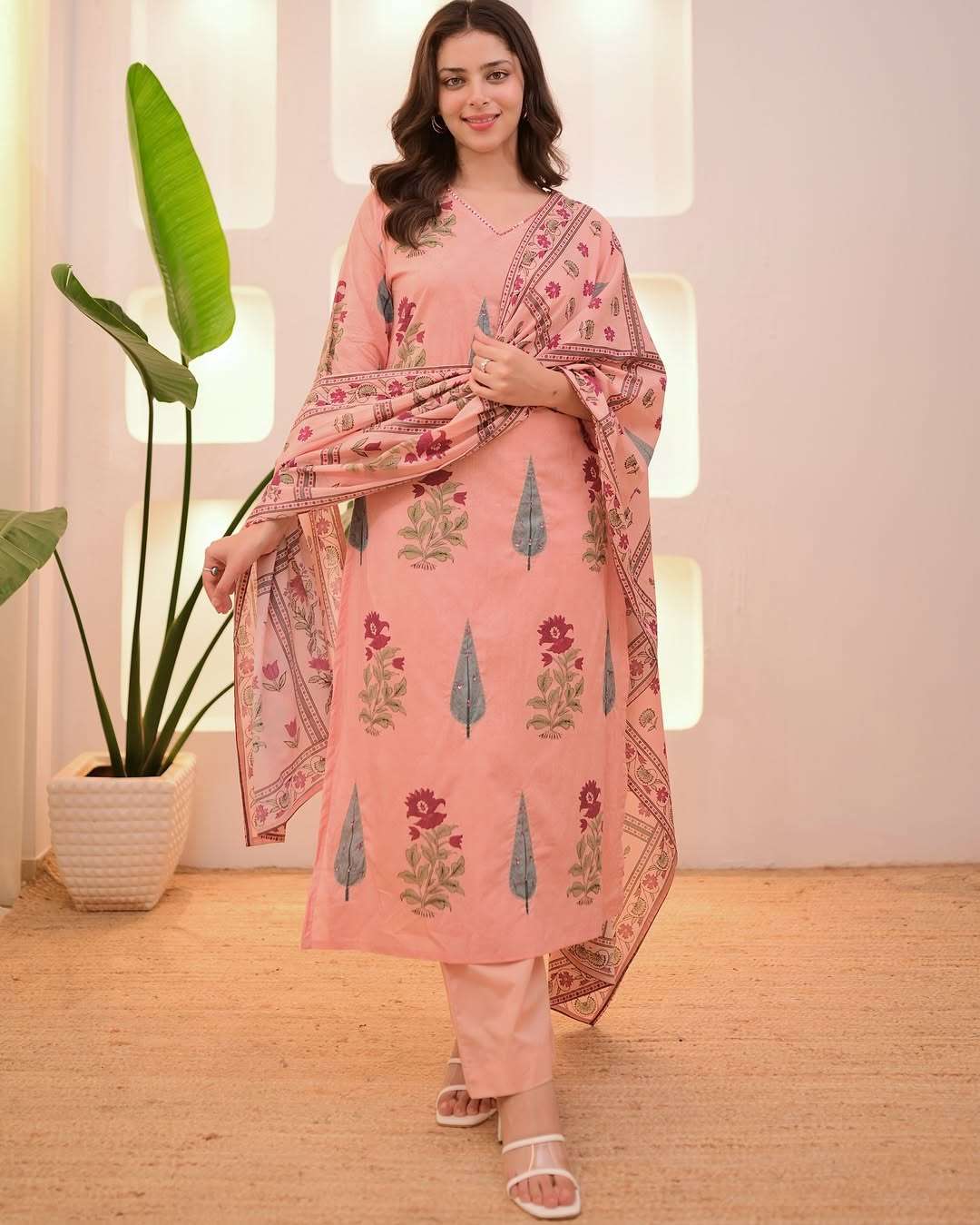 Finest Floral print Kurta (set of 3)