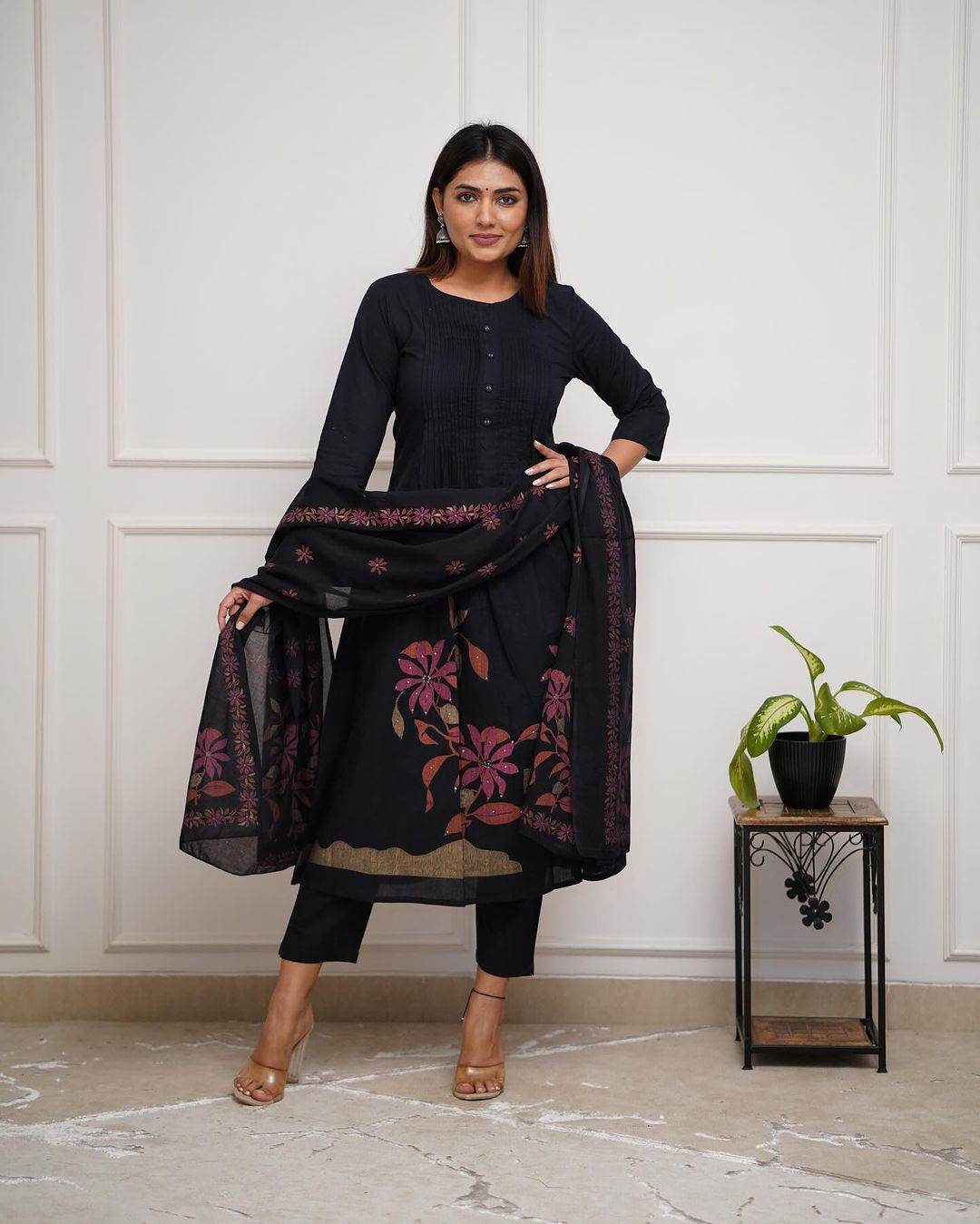 Beautifully crafted cotton kurti set - Eraya