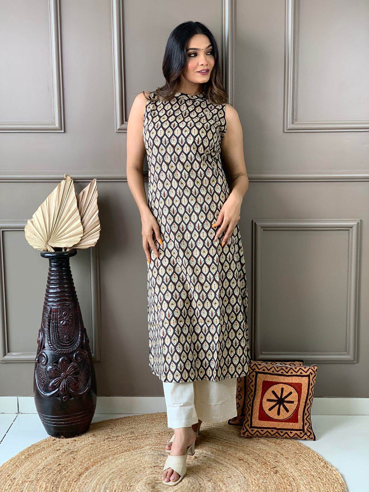 Pure cotton sleeveless kurti-plazo set - Eraya