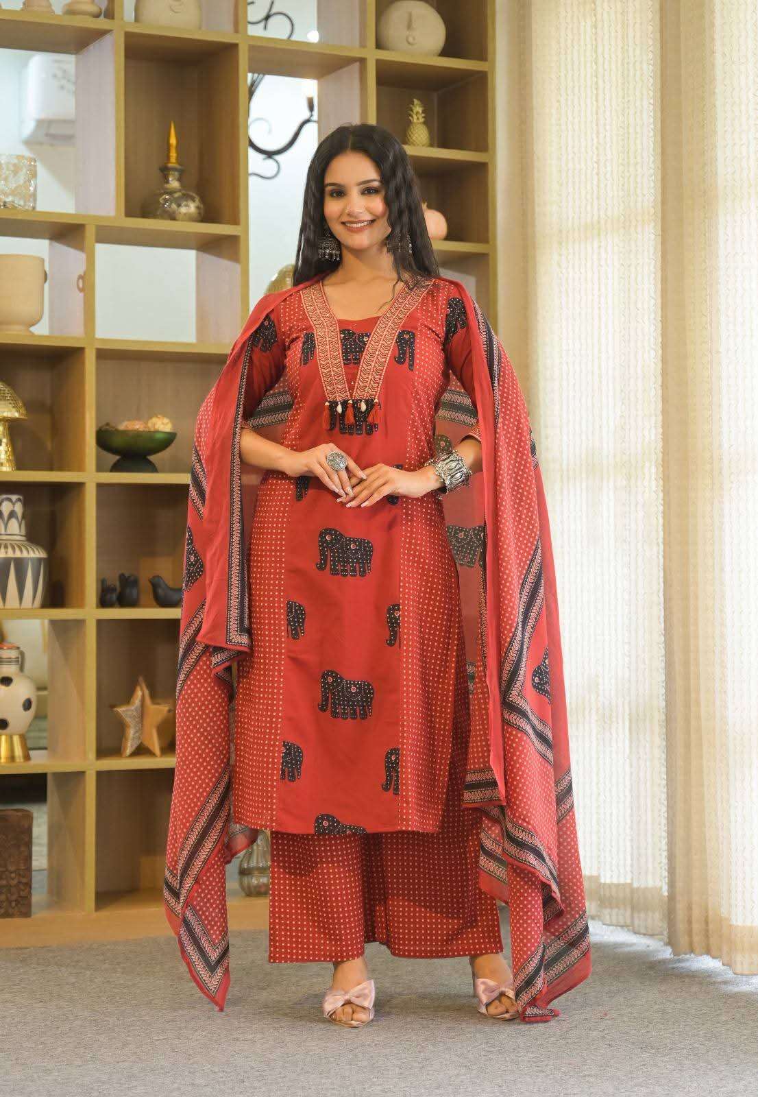 The jaipuri style: yoke detailed cotton three piece set Eraya