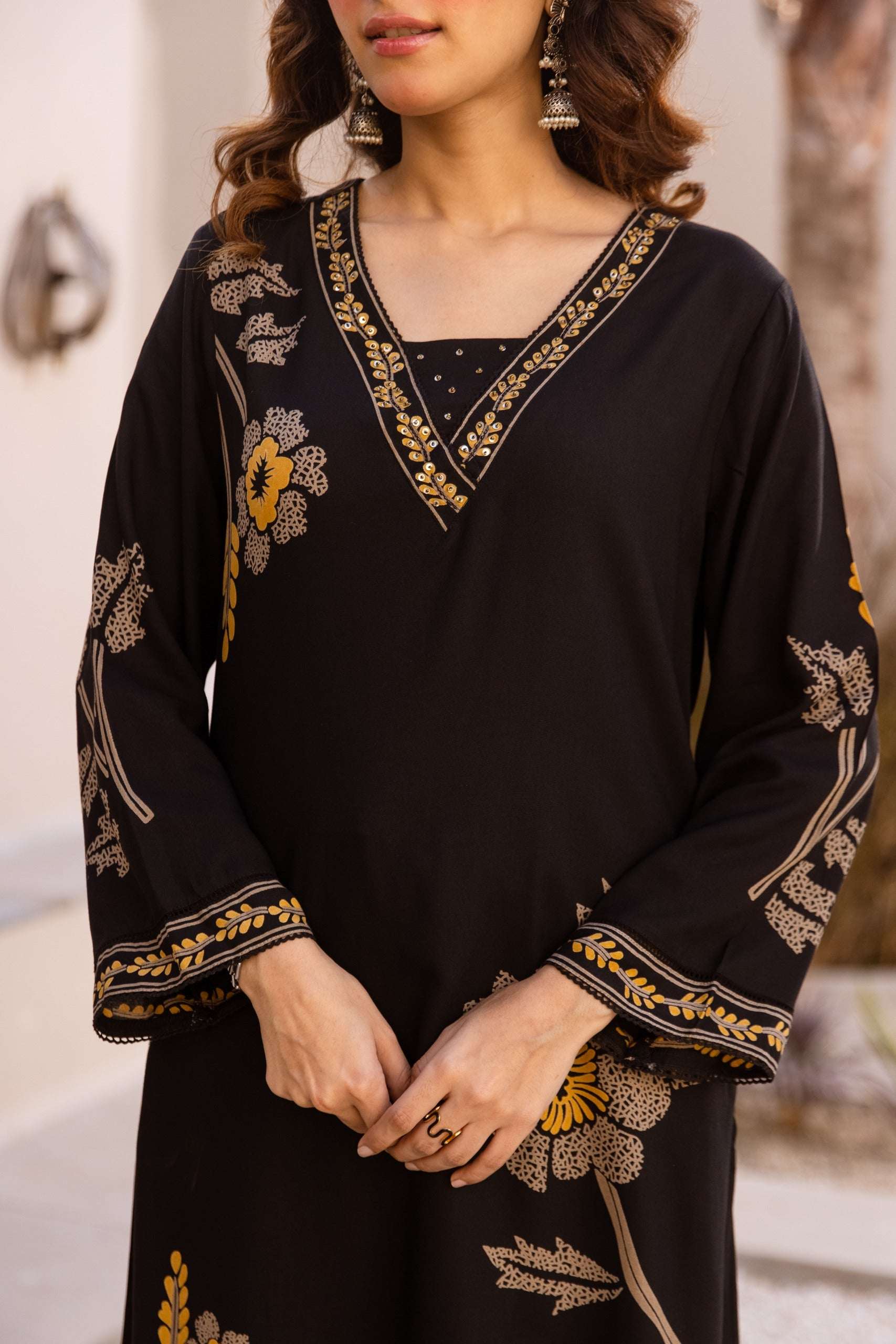 Tarini Midnight Floral Aura Kurta (set of 2)