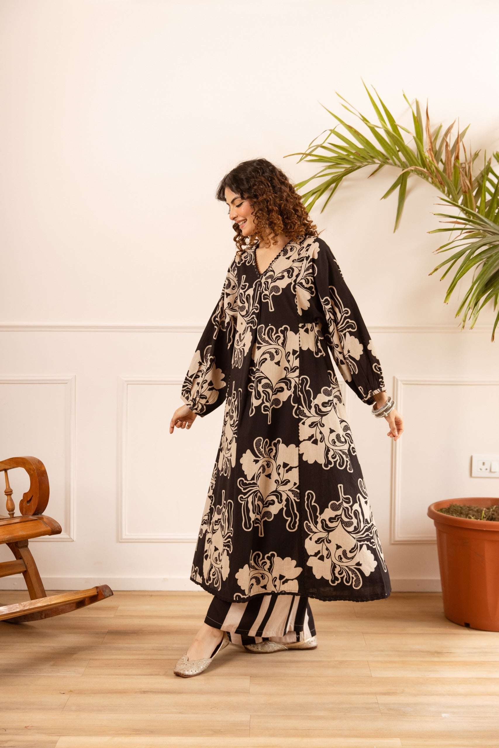 Tarini Crimson Regal Kurta- Black (set of 2)