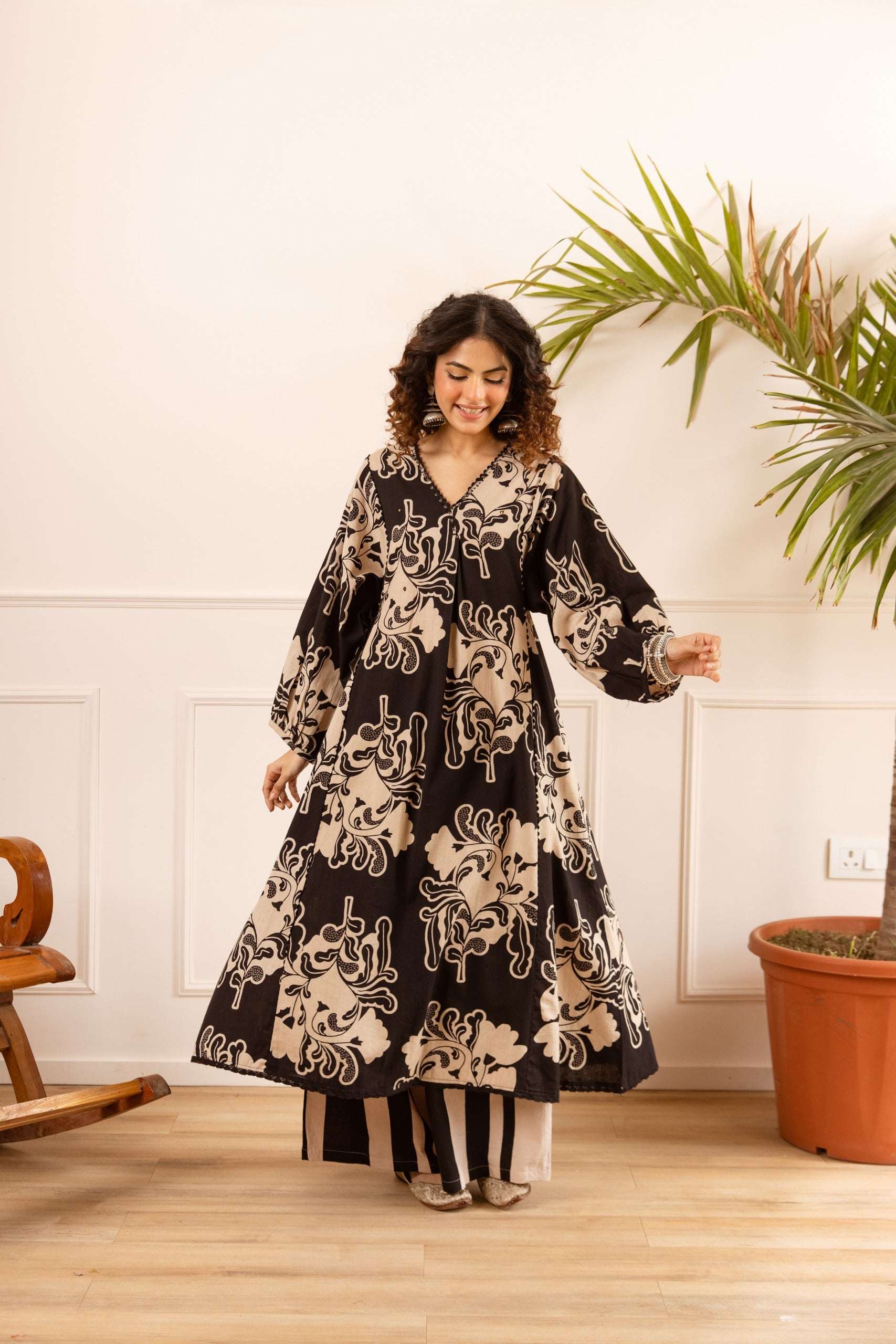 Tarini Crimson Regal Kurta- Black (set of 2)