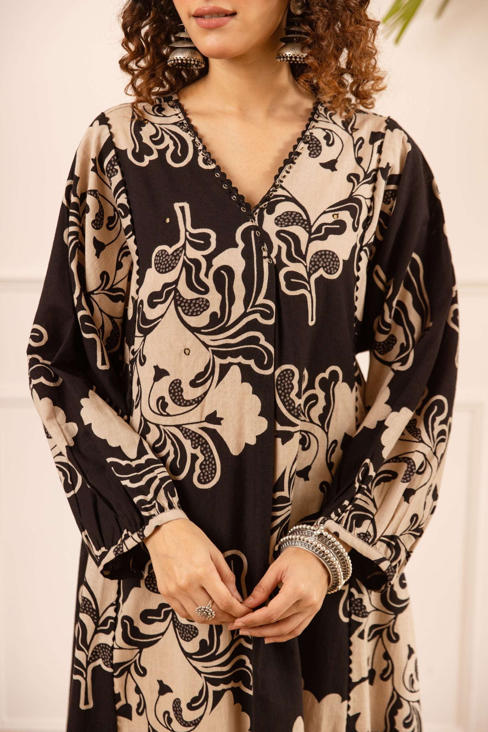 Tarini Crimson Regal Kurta- Black (set of 2)